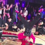 Toto vás dostane do kolen: 60-letá učitelka tančila se studenty 5