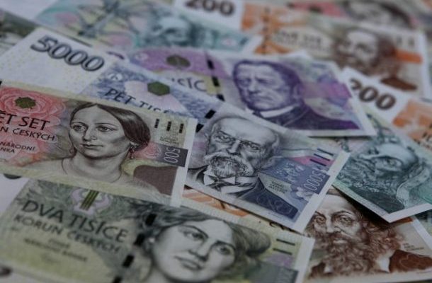 Česká koruna je vůči euru nejsilnější za pět let 1