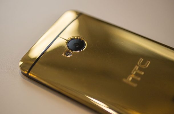 HTC představil luxusní a jedinečný smartfon ze zlata 1