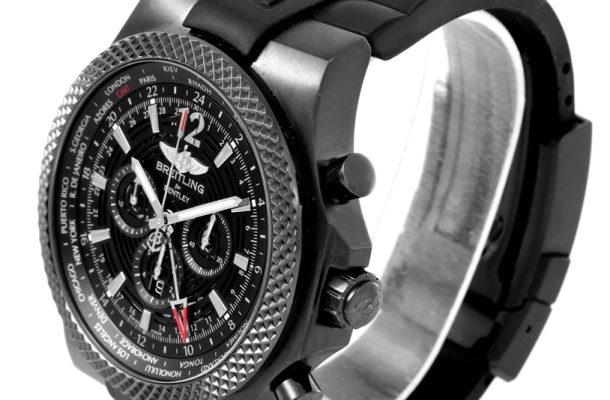 Breitling For Bentley 6.75 Midnight Carbon - černé hodinky jsou stále TOP 1