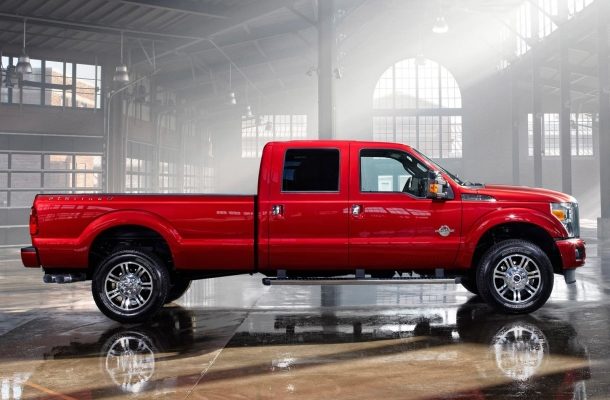 V případě potřeby použijte hrubou sílu Ford Super Duty 2015 1