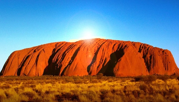 ULURU - POSVÁTNÉ MÍSTO V POUŠTI 1