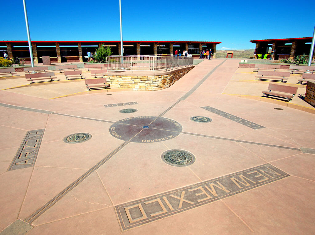 Четыре угла 3. Монумент четырех углов (four Corners Monument). Юта Колорадо Аризона Нью Мексико. Граница 4 Штатов в США. Нью Мексико 4 угла.