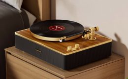 Retro gramofon od CoolGeek je vybaven vestavěnými reproduktory a streamováním přes Bluetooth 6