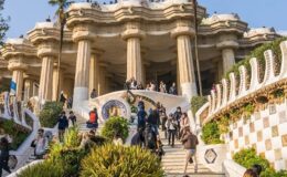 Park Güell & Sagrada Familia: Vstupné + čínský, japonský, korejský nebo anglický průvodce 9