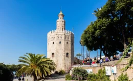 Zlatá věž, nejvýznamnější historická stavba- Torre del Oro 7