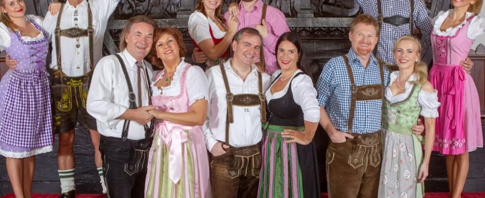 Poznejte Vídeňskou radnici: Zveme Vás na rakouskou folklórní večeři a show 1
